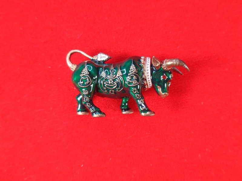 วัวธนูทองคะนองฤทธิ์รุ่นแรก รุ่นมหาสิทธิโชคโภคทรัพย์ หลวงปู่บุญมา วัดเขาแก้วทอง จ.ปราจีนบุรี สวยครับ