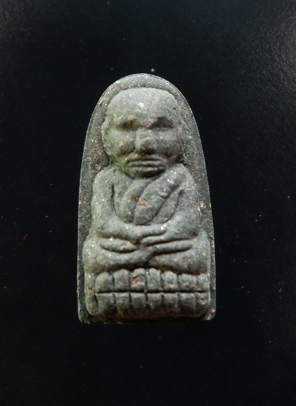 พระหลวงปู่ทวดพิมพ์พระรอด เนื้อว่าน พระของขวัญวัดห้วยมงคล สวยครับ