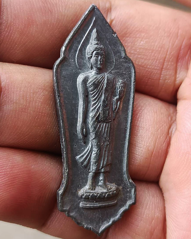 21.พระลีลา 25 พุทธศตวรรษ เนื้อชิน พิมพ์รองเท้าบูทข้างเดียว