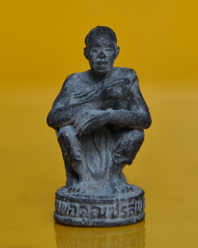 รูปหล่อลอยองค์หลวงพ่อคูณ 