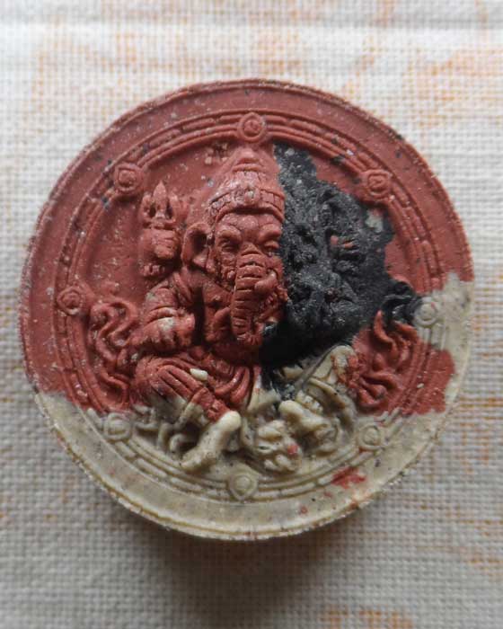 องค์พระศรีคเณศ เทพเจ้าแห่งความสำเร็จ หลัง หลวงปู่ทวด