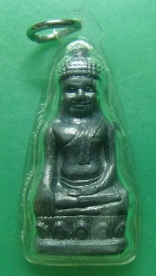 **เบาๆ**พระหูยาน หลังเจดีย์ เนื้อชินเก่า ไม่ทราบที่**เลี่ยมสวยพร้อมใช้ เชิญชมครับ