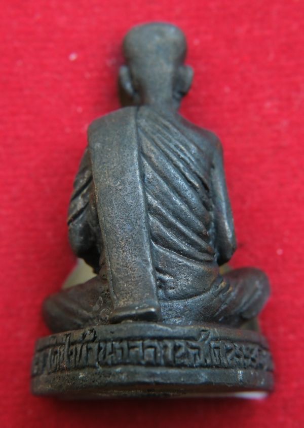 รูปหล่อหลวงตามหาบัว ญาณสัมปันโน วัดป่าบ้านตาด