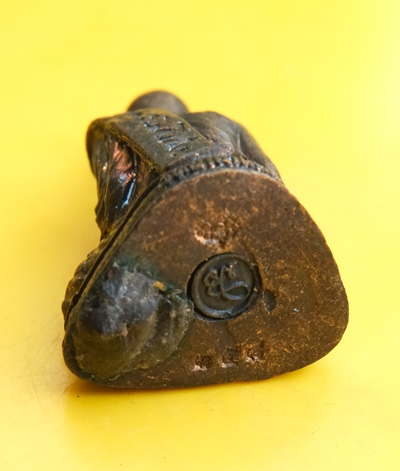 รูปหล่อหลวงตามหาบัว ญาณสัมปันโน วัดป่าบ้านตาด