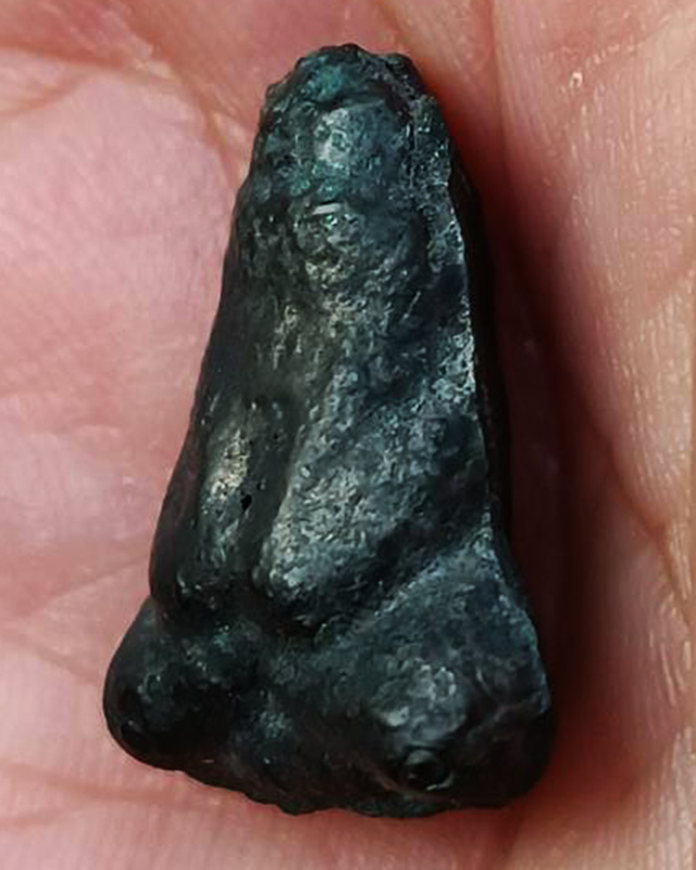 ปิดตาหลังยันต์ เนื้อเมฆพัด พระบ้านเก่าเก็บหลายสิบปีไม่ทราบเกจิ ขนาดสูง 2 ซ.ม.