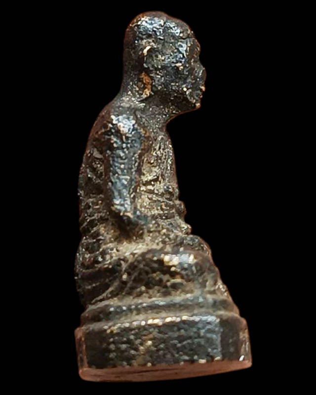 รูปหล่อโบราณฐานเหลี่ยม เนื้อทองผสม มีกริ่ง หลวงพ่ออินทร์ วัดสระสี่มุม กำแพงแสน จ.นครปฐม พ.ศ. 2514