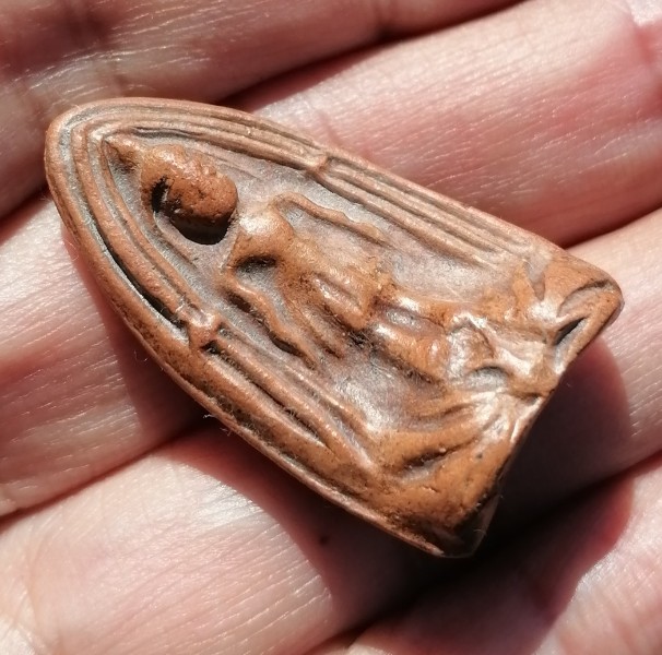 พระร่วงยืน(ปางเปิดโลก) หลวงพ่อกวย วัดโฆสิตาราม จ.ชัยนาท เนื้อดิน​ หลังยันต์เล็ก ยุคต้น เคาะเดียว