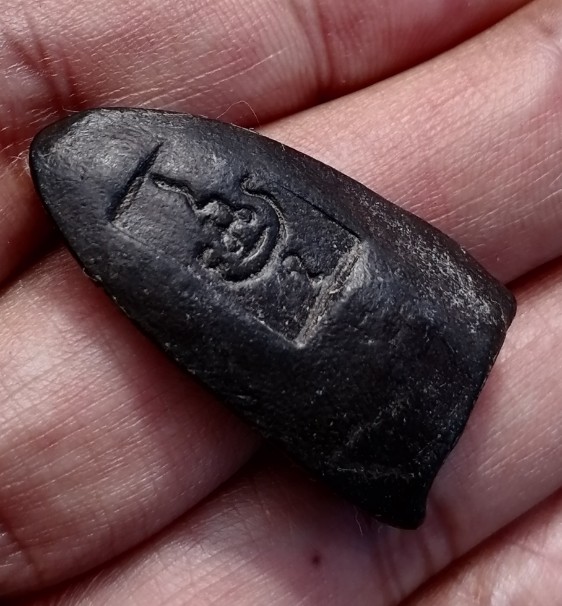 พระร่วงยืน(ปางเปิดโลก) หลวงพ่อกวย วัดโฆสิตาราม จ.ชัยนาท เนื้อผงใบลานหลังยันต์เล็ก ยุคต้น เคาะเดียว