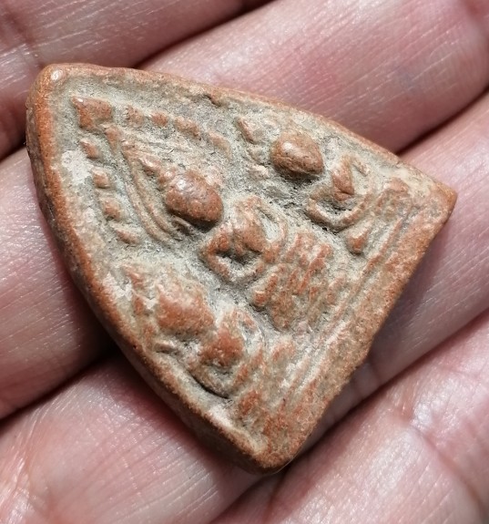 พระไม่ทราบที่ เคาะเดียว  