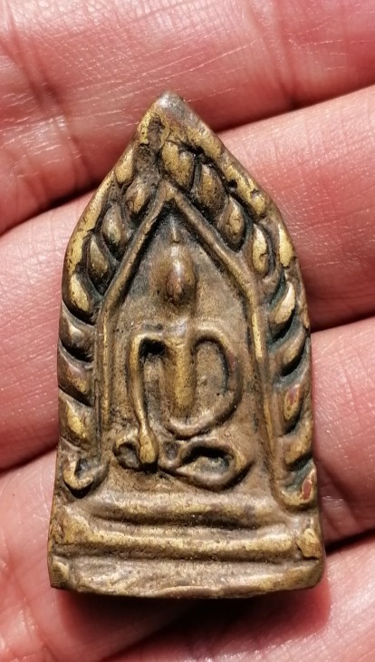 พระหล่อไม่ทราบที่ เคาะเดียว     