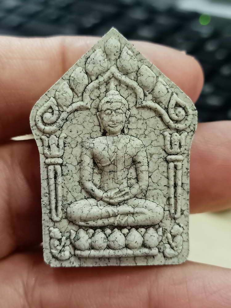 4-547 พระขุนแผนผงพรายกุมารพิมพ์ใหญ่ หลวงพ่อคูณ วัดบ้านไร่ 2557 แตกลายงา ตะกรุด 2 ดอก กล่องเดิม