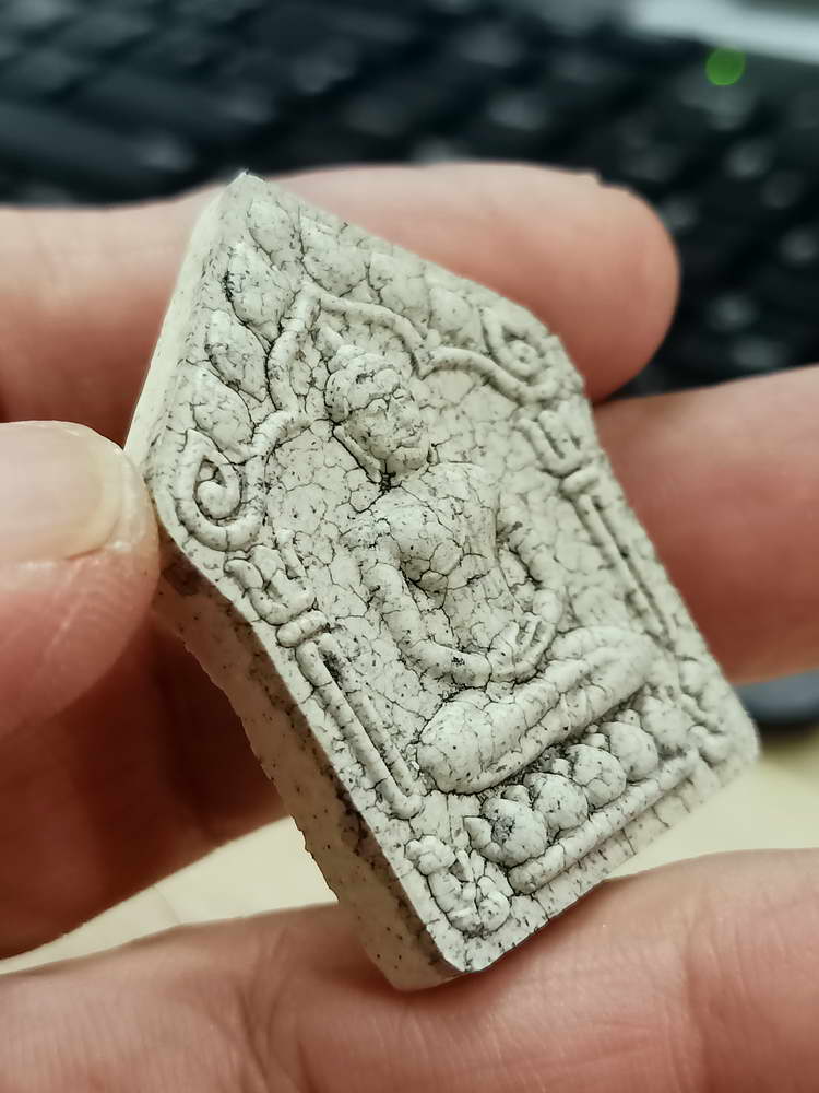 4-547 พระขุนแผนผงพรายกุมารพิมพ์ใหญ่ หลวงพ่อคูณ วัดบ้านไร่ 2557 แตกลายงา ตะกรุด 2 ดอก กล่องเดิม