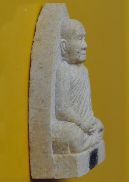 พระผงหลังเตารีด หลวงปู่หลวง วัดคีรีสุบรรพต 