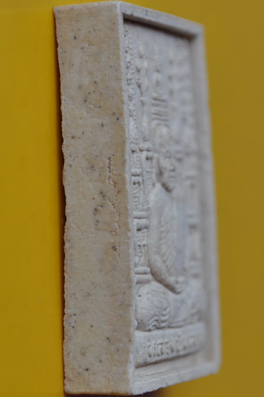 พระผงหลังโต๊ะหมู่รุ่นแรก หลวงปู่หลวง 