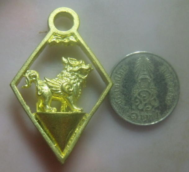 **เบาๆ**สิงห์หล่อ พิมพ์ข้าวหลามตัด หูในตัว เนื้อโลหะผสม เก่าสวยไม่ทราบที่**สวยๆ เชิญชมครับ