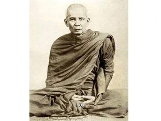 พระพุทธประทานพร หลวงปู่เฮี้ยง วัดป่า จ.ชลบุรี  เนื้อผงผสมว่านสบู่เลือด ปี2505