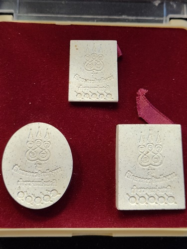 พระผงพุทธโสธร รุ่นประวัติศาสตร์เปิดอาคาร สำนักงานตำรวจแห่งชาติ ปี2543