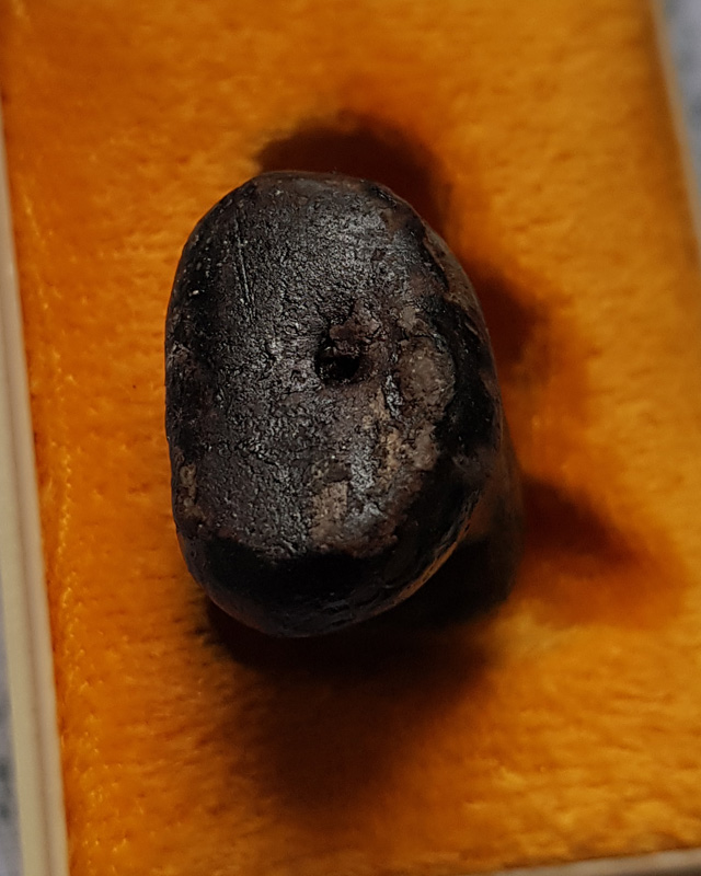 พระปิดตาเนื้อผงคลุกรัก หลวงปู่ทิม วัดพระขาว จ.อยุธยา ที่ระลึกครบรอบ 84 ปี พ.ศ.2540 พร้อมกล่อง