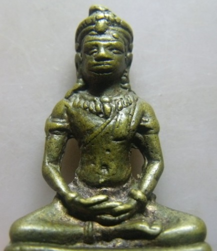 **เบาๆ**พระรูปหล่อเก่า เนื้อโลหะผสม ไม่ทราบที่**เนื้อจัด ศิลปสวยๆ เชิญชมครับ