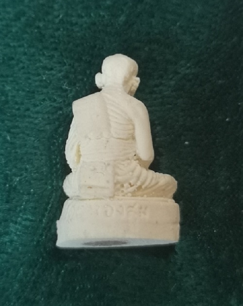 รูปหล่อ หลวงพ่อจวน วัดหนองสุ่ม ปี 2543 รุ่นสร้างมณฑปบรรจุอัฐิธาตุ เนื้อผง