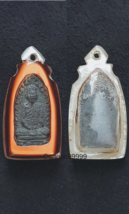 พระผงรูปเหมือนหลวงพ่อรอด เนื้อผงครับ แห้งๆ เก่าๆ ครับผม