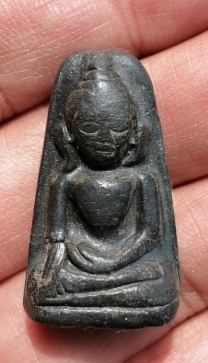 พระกันผีพิมพ์เเล็ก หลวงพ่อกวย​ วัดโฆษิตาราม​ เนื้อผงใบลาน​ ยุคต้น​ เคาะเดียว     