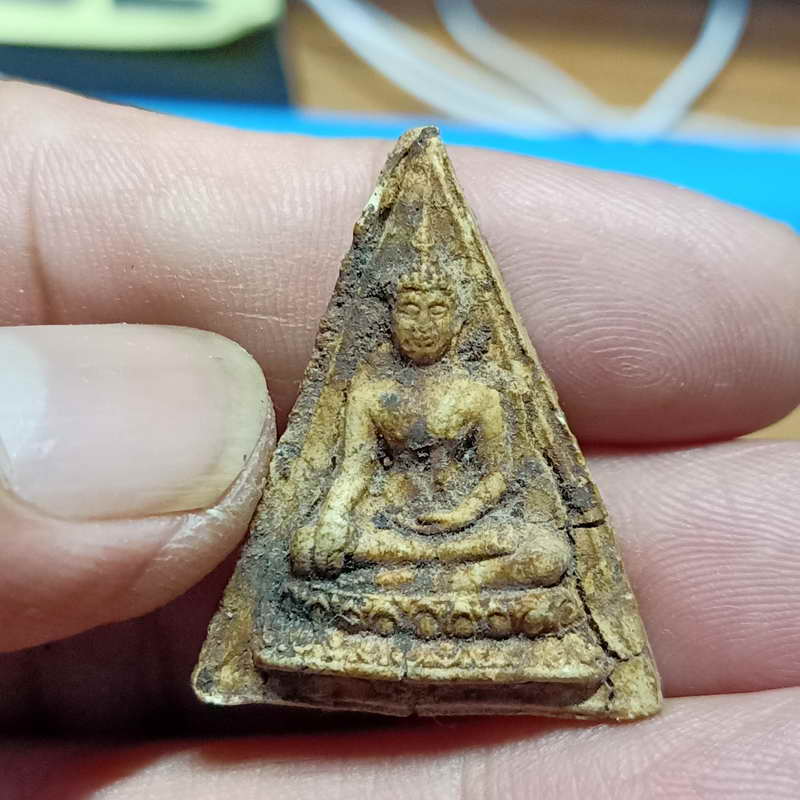 พระผงนางพญา หลวงปู่โชติ อาภัคโค วัดภูเขาแก้ว อ.พิบูลมังสาหาร จ.อุบลราชธานี เก่าเก็บจากกรุ