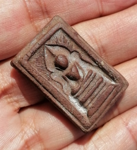 พระสมเด็จแหวกม่าน เนื้อว่าน หลังหลวงพ่อกวย วัดโฆสิตาราม ยุคต้น​ เคาะเดียว     