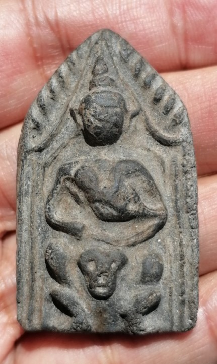 ขุนแผนขี่โหงพราย​ หลวงพ่อกวย​ วัดโฆษิตาราม​ เนื้อดิน​ ยุคต้น​ เคาะเดียว     