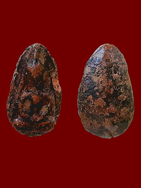 พระเม็ดน้อยหน่าเนื้อดิน กรุโป่งมะขาม สุโขทัย