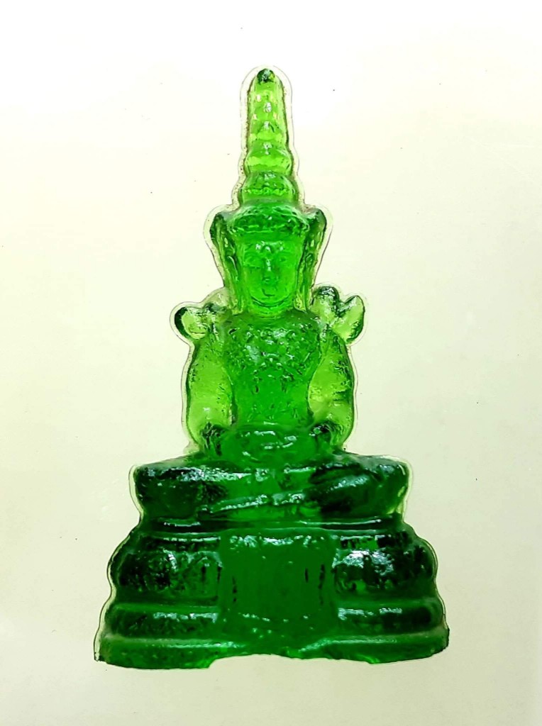 พระแก้วมรกต ปี2500 เนื้อแก้วสีเขียว พิธี 25 พุทธศตวรรษ