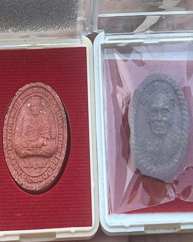 หลวงพ่อพัฒน์ ปุญฺญกาโม วัดห้วยด้วน นครสวรรค์ รุ่น เจริญพร + รวยชนะจน แคคู่ เลขสวยมากก