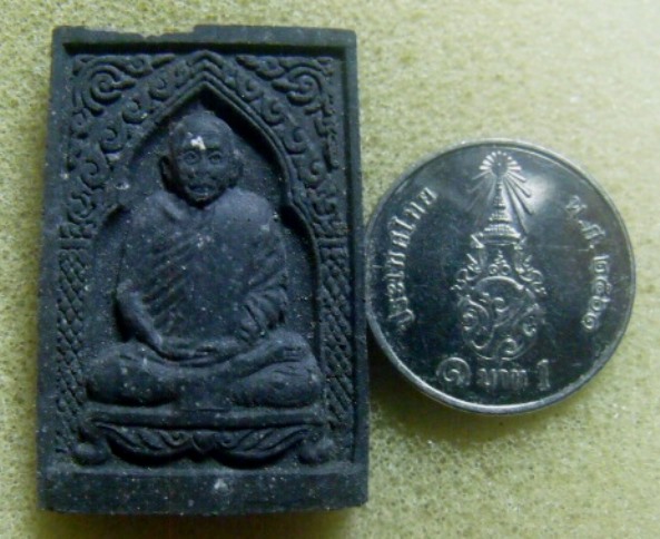**เบา​ๆ​**พระรูปเหมือน เนื้อผงผสมว่าน หลวงพ่อดำ วัดตุยง อ.หนองจิก จ.ปัตตานี ปี ๒๕๓๕**