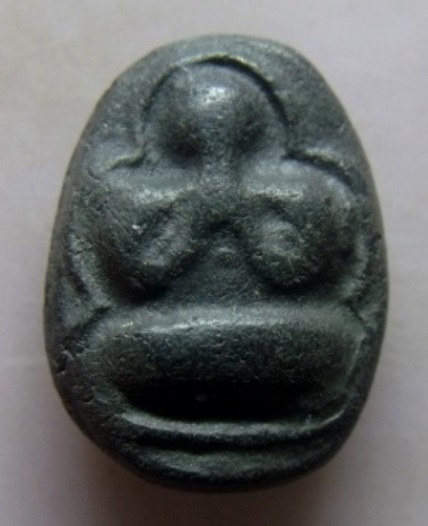 **เบา​ๆ​**พระปิดตามหาลาภ เนื้อผงใบลาน เก่าๆไม่ทราบที่**สวยๆ เชิญชมครับ 