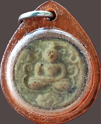 *พิมพ์จันทร์ลอย เนื้อผง กรุวัดคู้สลอด อยุธยา หลวงพ่อปาน วัดบางนมโค ปลุกเสก*