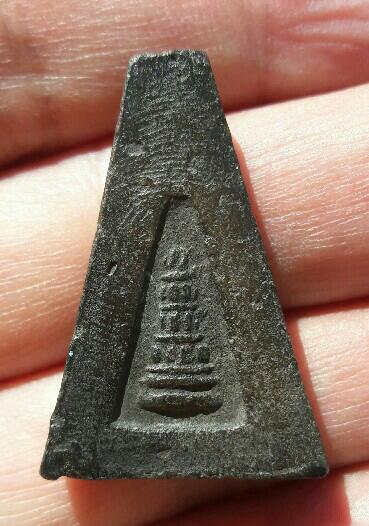 พระผงสุพรรณจงอางศึก อู่ทองจงอางศึก(มุ่ย ถิร โพธิ์ โต๊ะ เงิน และคณาจารย์เกือบ 60 รูป) เคาะเดียว(11)