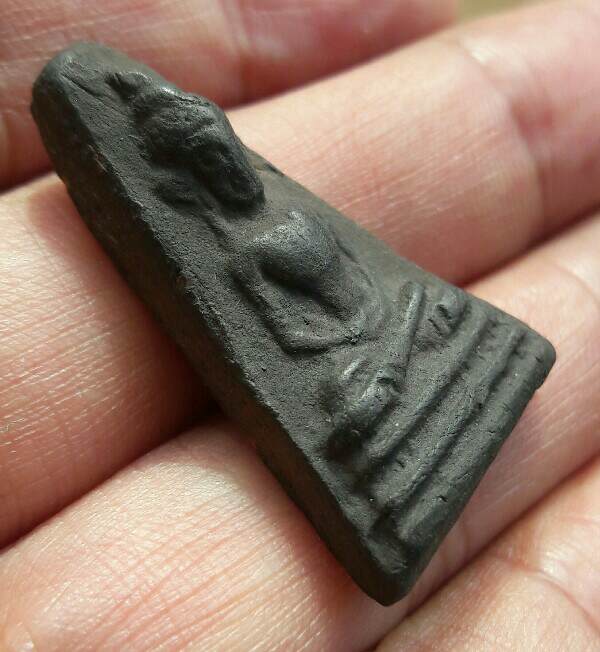 พระผงสุพรรณจงอางศึก อู่ทองจงอางศึก(มุ่ย ถิร โพธิ์ โต๊ะ เงิน และคณาจารย์เกือบ 60 รูป) เคาะเดียว(12)