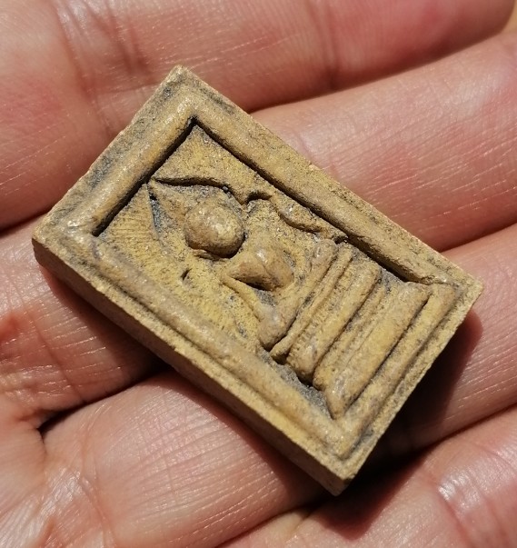 พระสมเด็จแหวกม่านรัศมี เนื้อดิน หลวงพ่อกวย วัดโฆษิตาราม จ.ชัยนาท เนื้อดิน ยุคต้น​ เคาะเดียว   