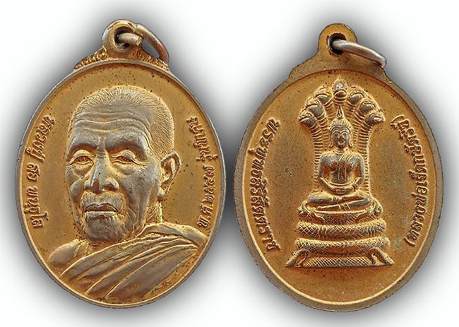 หลวงปู่สอ หลังหลวงพ่อเจ็ดกษัตริย์ ยโสธร ทีเดียว 2 องค์