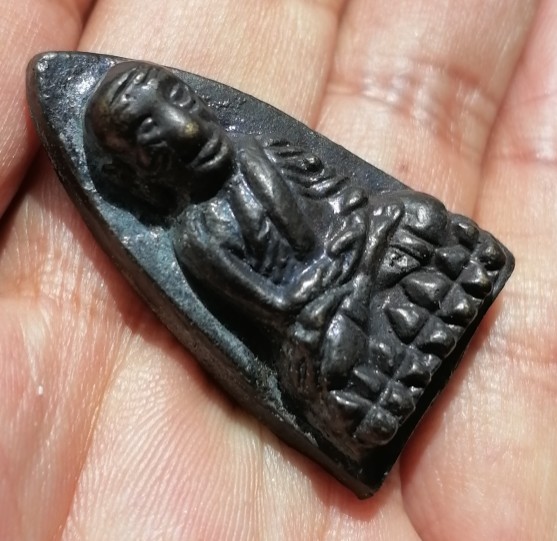 หลวงพ่อทวด พิมพ์เตารีด วัดในหาน เนื้อนวะโลหะ นะ 9 โค๊ด 2 ในหาน 1 กรรมการ จ.ภูเก็ต ปี 2536 เคาะเดียว