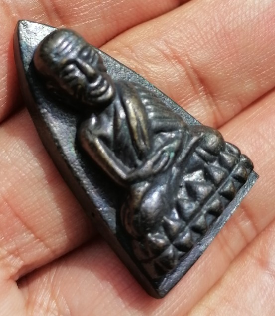 หลวงพ่อทวด พิมพ์เตารีด วัดในหาน เนื้อนวะโลหะ นะ 9 โค๊ด 2 ในหาน 1 กรรมการ จ.ภูเก็ต ปี 2536 เคาะเดียว