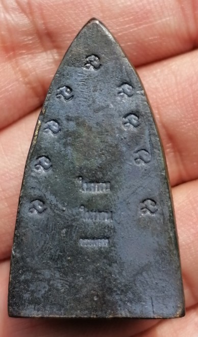 หลวงพ่อทวด พิมพ์เตารีด วัดในหาน เนื้อนวะโลหะ นะ 9 โค๊ด 2 ในหาน 1 กรรมการ จ.ภูเก็ต ปี 2536 เคาะเดียว