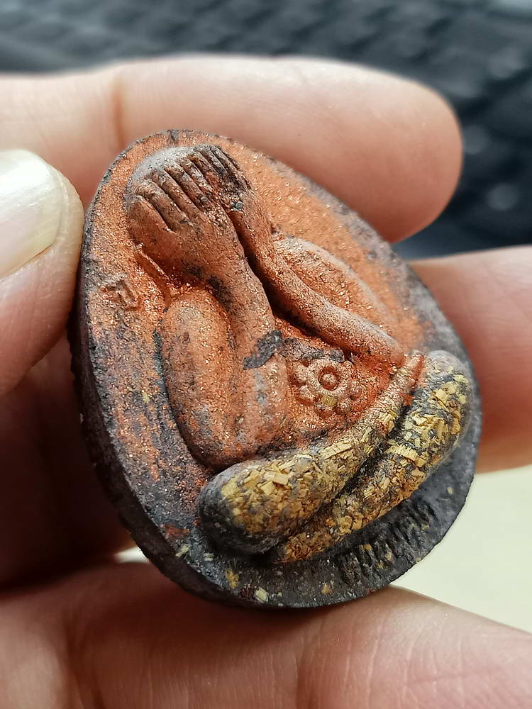 4-744 พระปิดตาจัมโบ้ปลดหนี้ รุ่นมหาเฮง หลวงปู่จื่อ วัดเขาตาเงาะอุดมพร ชัยภูมิ 2565 หมายเลข 121