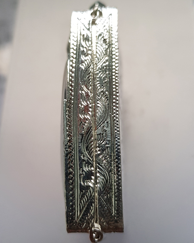 ตลับเงินปิดหลัง ใส่พระสมเด็จ ขนาด กว้าง 2.5 ซม. สูง 3.8 ซม.