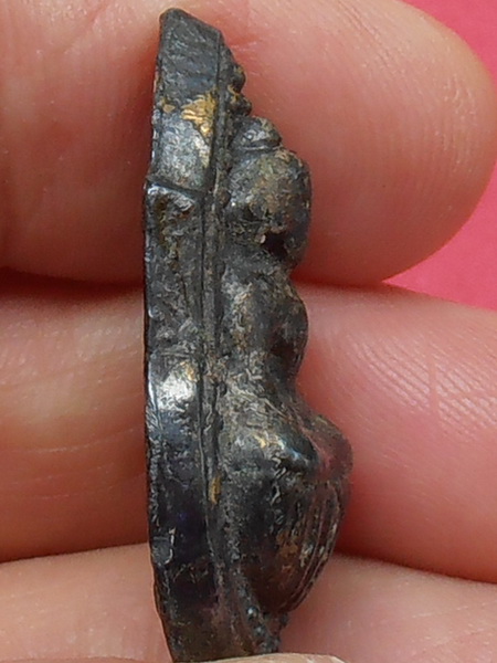 เหรียญหล่อหลวงพ่อโต วัดหลักหก ราชบุรี ปี๒๔๗๐ พิมพ์กลีบบัว 