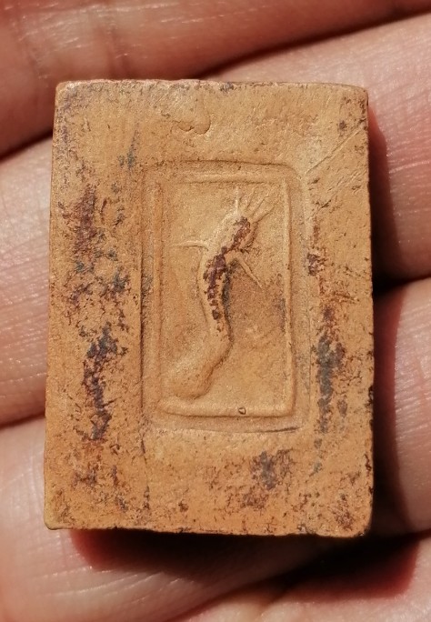 พระสมเด็จพิมพ์รัศมี ไข่ปลาข้างเม็ด หลังปลาดุก หลวงพ่อกวย วัดโฆสิตาราม ออกวัดหนองอีดุก เคาะเดียว  