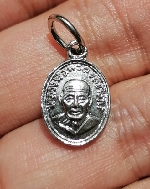เหรียญเม็ดแตงหลวงปู่ทวด​-พระอาจารย์ทิม​ เนื้ออัลปาก้าชุบนิคเกิ้ล​ เคาะเดียว