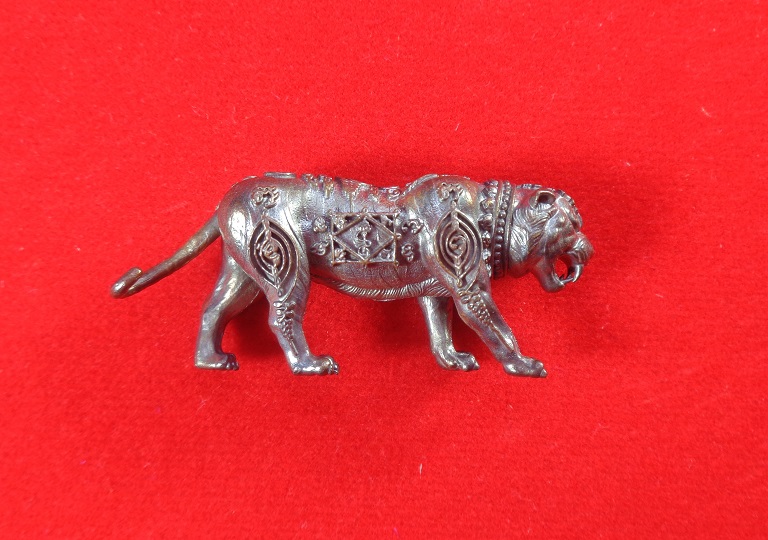 รูปหล่อเสือ หลวงพ่อพัฒน์ วัดห้วยด้วน จ.นครสวรรค์ รุ่นราชันพยัคฆ์อาคม มหาอำนาจ มหาบารมี สวยครับ