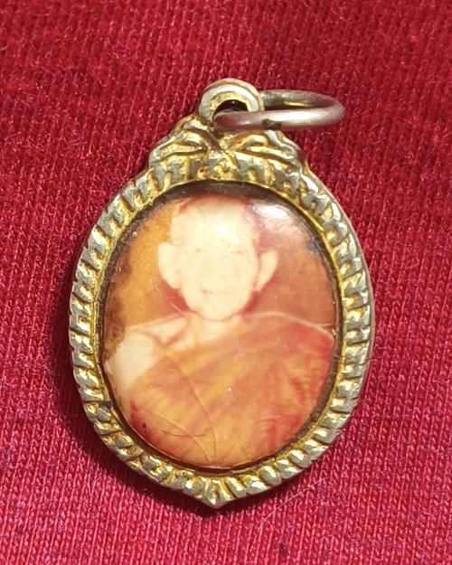 ล็อกเก็ตหลวงพ่อหอม วัดหนองเสือ จ.กาญจนบุรี