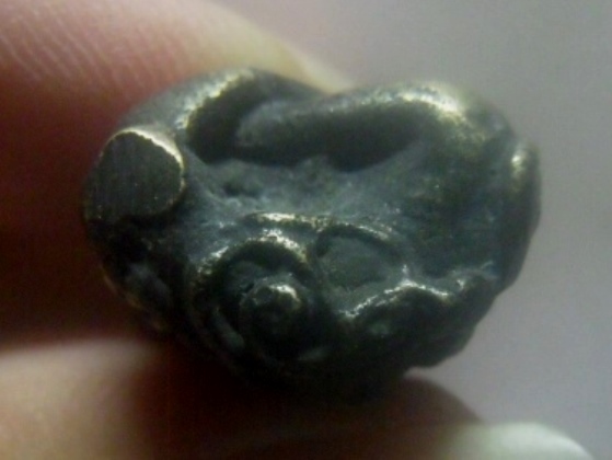 **เบา​ๆ​**พระปิดตายันต์ยุ่งหล่อลอยองค์ เนื้อสำริดแก่เงิน เก่าๆไม่ทราบที่**สวยๆ เนื้อจัด เชิญชมครับ